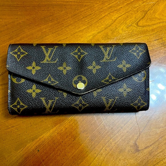 Authentic Louis Vuitton Wallet. BEST OFFER! - Picture 1 of 3